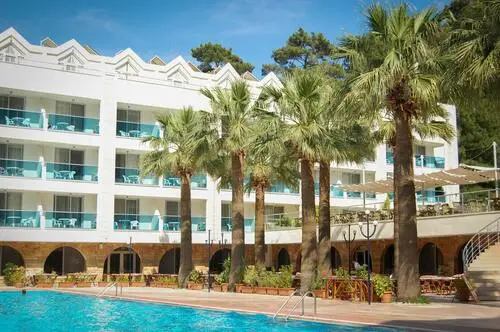 Elegancka sypialnia apartamentu hotelowego